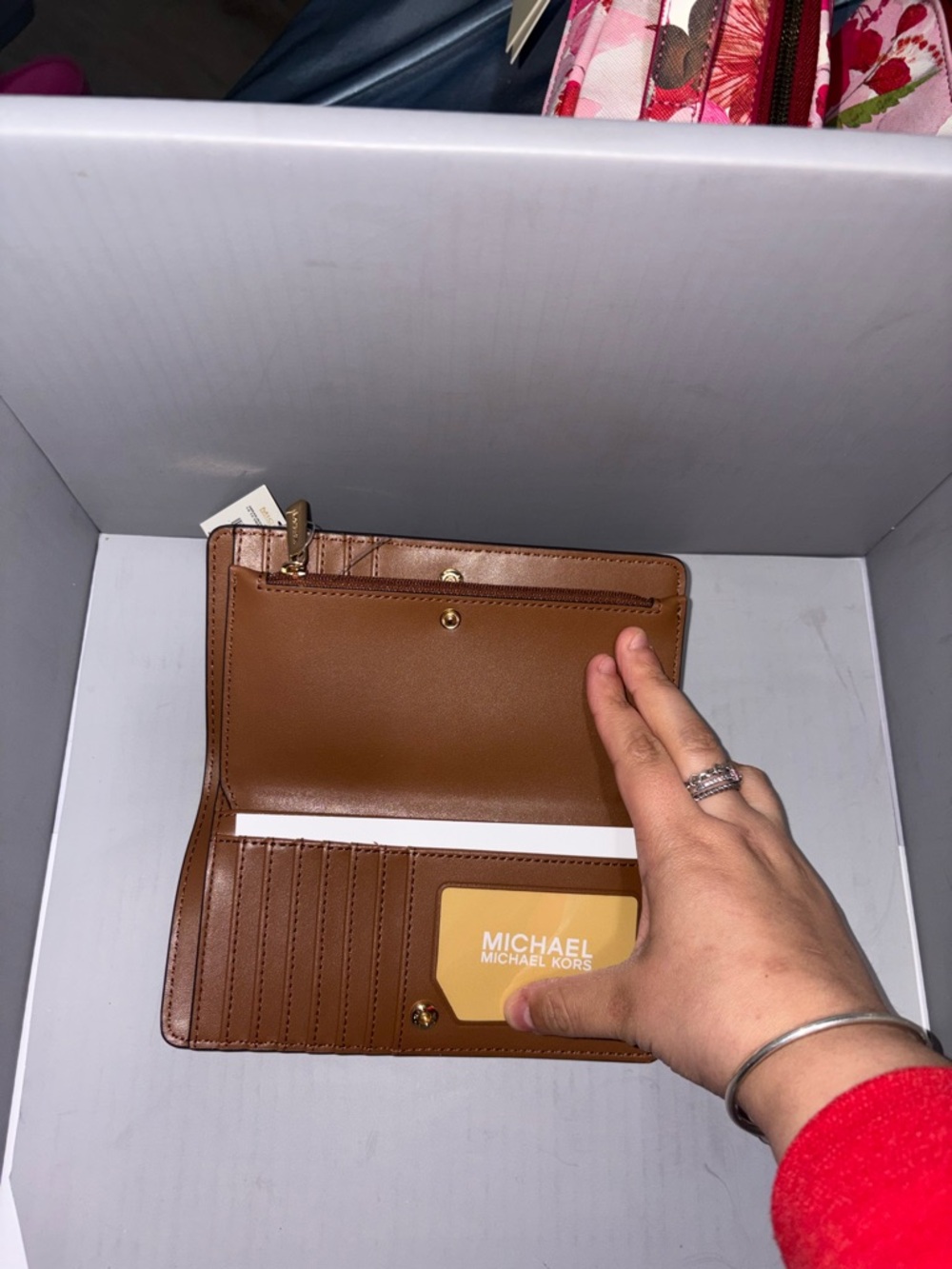 Michael Kors Cream MK Logo Zip-Around Continental Wallet - Picture 2 of 5